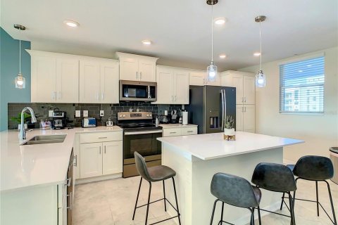 Condo in Kissimmee, Florida, 2 bedrooms  № 2393837 - photo 2