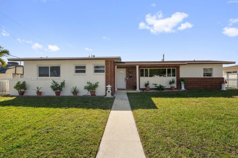 Купить виллу или дом в Хайалиа, Флорида 3 спальни, № 2009775 - фото 1