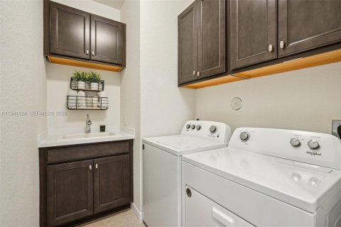 Touwnhouse à vendre à Oakland Park, Floride: 3 chambres, 164.81 m2 № 1998603 - photo 28