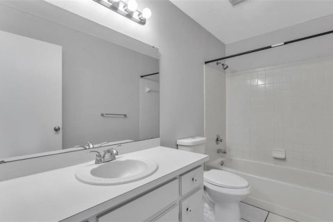 Duplex à vendre à Lakeland, Floride: 2 chambres, 106.09 m2 № 2156340 - photo 6
