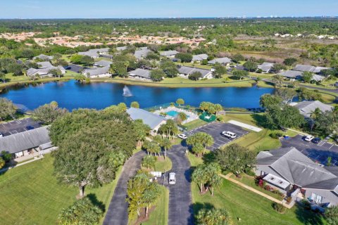 House in Jensen Beach, Florida 2 bedrooms, 96.34 sq.m. № 880756 - photo 1
