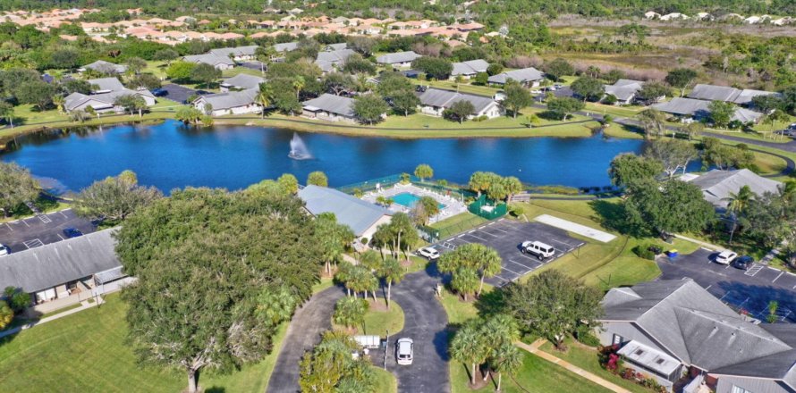 House in Jensen Beach, Florida 2 bedrooms, 96.34 sq.m. № 880756