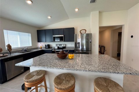 House in Davenport, Florida 4 bedrooms, 198.63 sq.m. № 1905870 - photo 10