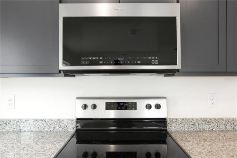 House in Davenport, Florida 4 bedrooms, 198.63 sq.m. № 1905870 - photo 5