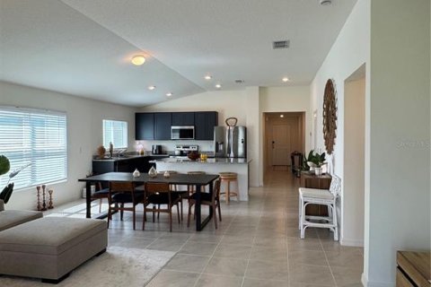 House in Davenport, Florida 4 bedrooms, 198.63 sq.m. № 1905870 - photo 8