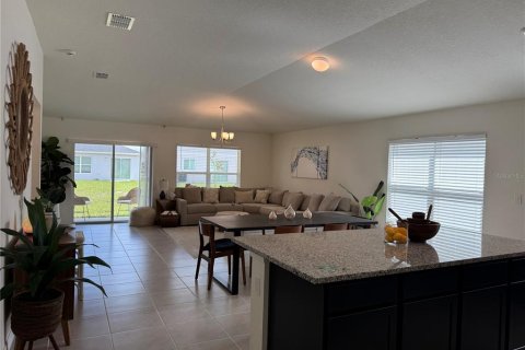 House in Davenport, Florida 4 bedrooms, 198.63 sq.m. № 1905870 - photo 2