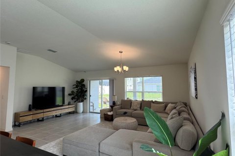 House in Davenport, Florida 4 bedrooms, 198.63 sq.m. № 1905870 - photo 7