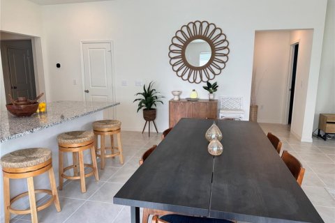 House in Davenport, Florida 4 bedrooms, 198.63 sq.m. № 1905870 - photo 12