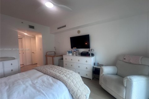 Apartment in Hallandale Beach, Florida 1 bedroom, 85.47 sq.m. № 2019567 - photo 15