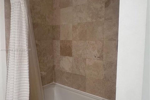 Apartment in Hallandale Beach, Florida 1 bedroom, 85.47 sq.m. № 2019567 - photo 17