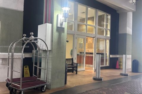 Apartment in Hallandale Beach, Florida 1 bedroom, 85.47 sq.m. № 2019567 - photo 29