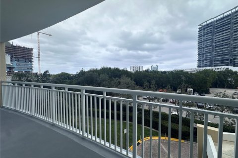 Apartment in Hallandale Beach, Florida 1 bedroom, 85.47 sq.m. № 2019567 - photo 9