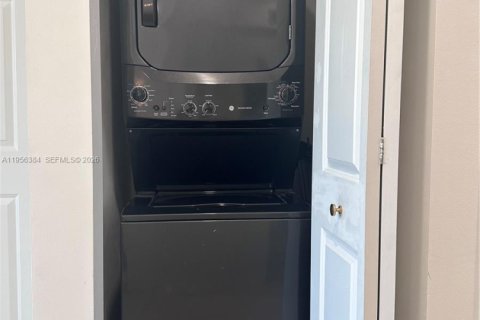 Apartment in Hallandale Beach, Florida 1 bedroom, 85.47 sq.m. № 2019567 - photo 11