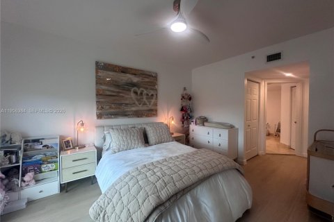 Apartment in Hallandale Beach, Florida 1 bedroom, 85.47 sq.m. № 2019567 - photo 14