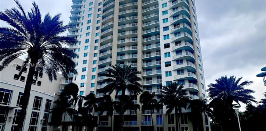 Apartment in Hallandale Beach, Florida 1 bedroom, 85.47 sq.m. № 2019567