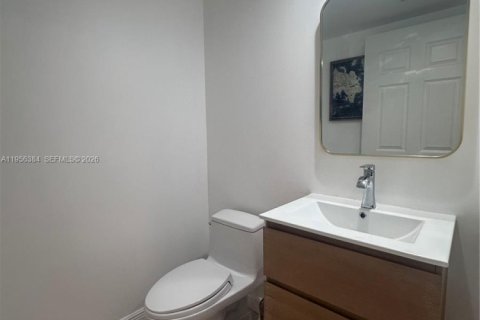 Apartment in Hallandale Beach, Florida 1 bedroom, 85.47 sq.m. № 2019567 - photo 12