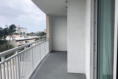 Apartment in Hallandale Beach, Florida 1 bedroom, 85.47 sq.m. № 2019567 - photo 10