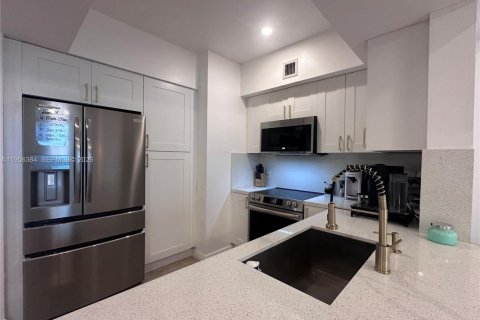 Apartment in Hallandale Beach, Florida 1 bedroom, 85.47 sq.m. № 2019567 - photo 7