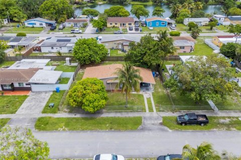 House in West Park, Florida 3 bedrooms, 102.19 sq.m. № 1836018 - photo 7