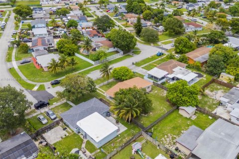 House in West Park, Florida 3 bedrooms, 102.19 sq.m. № 1836018 - photo 30
