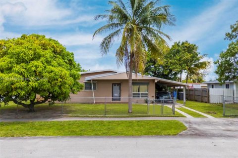 House in West Park, Florida 3 bedrooms, 102.19 sq.m. № 1836018 - photo 18