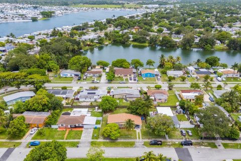 House in West Park, Florida 3 bedrooms, 102.19 sq.m. № 1836018 - photo 8