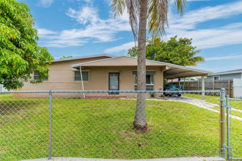 House in West Park, Florida 3 bedrooms, 102.19 sq.m. № 1836018 - photo 25
