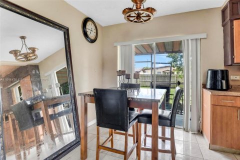 House in West Park, Florida 3 bedrooms, 102.19 sq.m. № 1836018 - photo 4