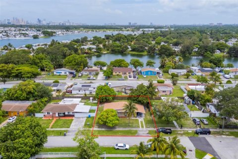 House in West Park, Florida 3 bedrooms, 102.19 sq.m. № 1836018 - photo 19