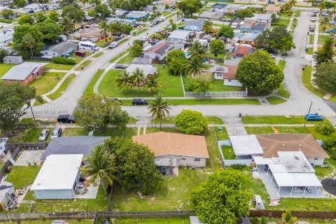 House in West Park, Florida 3 bedrooms, 102.19 sq.m. № 1836018 - photo 22