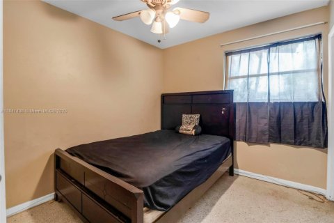 House in West Park, Florida 3 bedrooms, 102.19 sq.m. № 1836018 - photo 16