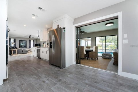 House in Port Charlotte, Florida 3 bedrooms, 211.26 sq.m. № 1636093 - photo 8