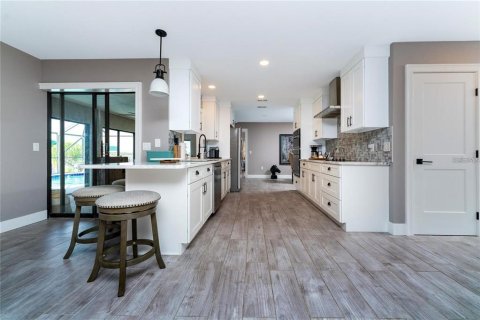 House in Port Charlotte, Florida 3 bedrooms, 211.26 sq.m. № 1636093 - photo 11
