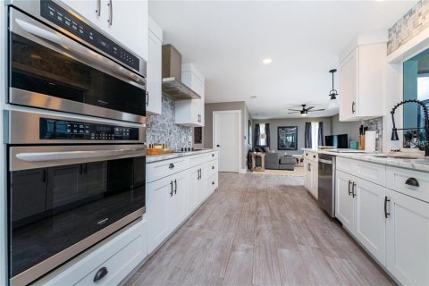 House in Port Charlotte, Florida 3 bedrooms, 211.26 sq.m. № 1636093 - photo 10