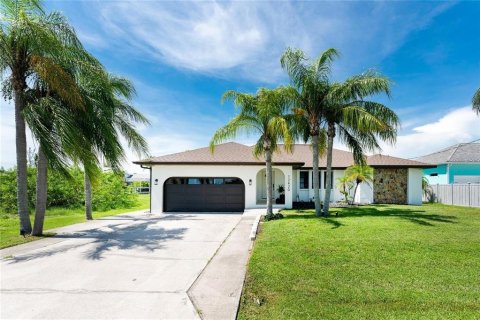 House in Port Charlotte, Florida 3 bedrooms, 211.26 sq.m. № 1636093 - photo 1