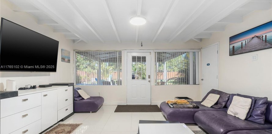 Casa en Miami, Florida 4 dormitorios, 210.8 m2 № 1969487