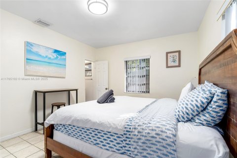 Casa en alquiler en Miami, Florida, 4 dormitorios, 210.8 m2 № 1969487 - foto 21