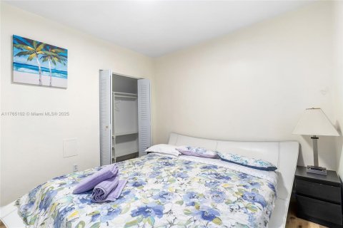 Casa en alquiler en Miami, Florida, 4 dormitorios, 210.8 m2 № 1969487 - foto 28