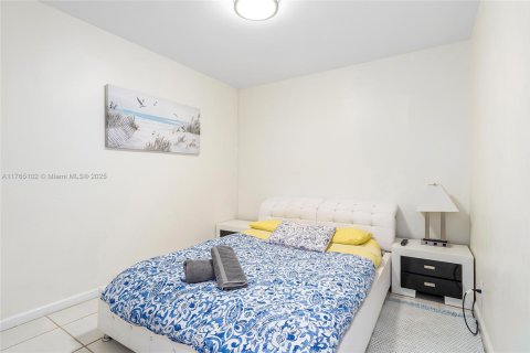 Casa en alquiler en Miami, Florida, 4 dormitorios, 210.8 m2 № 1969487 - foto 30