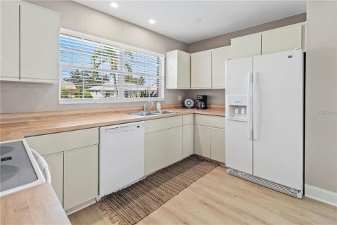 Villa ou maison à louer à Bradenton, Floride: 3 chambres, 164.44 m2 № 2119486 - photo 5