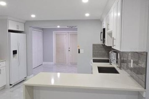 House in Tampa, Florida 3 bedrooms, 97.73 sq.m. № 1888657 - photo 18