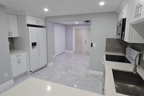 House in Tampa, Florida 3 bedrooms, 97.73 sq.m. № 1888657 - photo 17