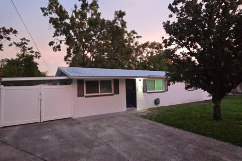 House in Tampa, Florida 3 bedrooms, 97.73 sq.m. № 1888657 - photo 1