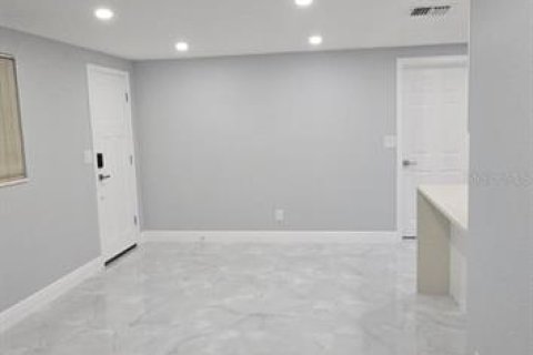 House in Tampa, Florida 3 bedrooms, 97.73 sq.m. № 1888657 - photo 7