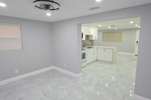 House in Tampa, Florida 3 bedrooms, 97.73 sq.m. № 1888657 - photo 21