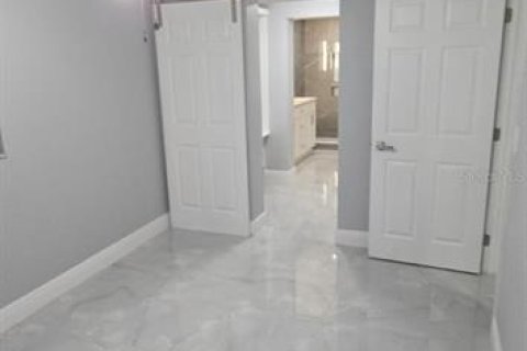 House in Tampa, Florida 3 bedrooms, 97.73 sq.m. № 1888657 - photo 26