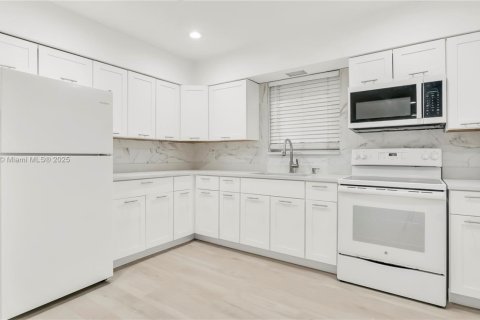 Propiedad comercial en venta en Hollywood, Florida, 147.99 m2 № 1948371 - foto 26