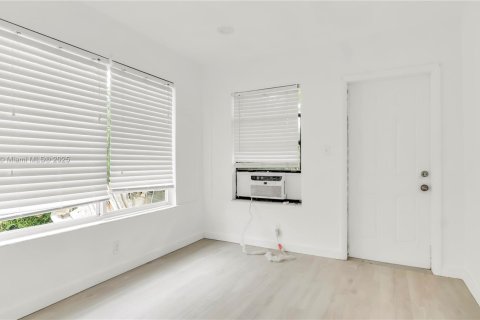 Propiedad comercial en venta en Hollywood, Florida, 147.99 m2 № 1948371 - foto 17