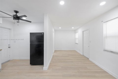 Propiedad comercial en venta en Hollywood, Florida, 147.99 m2 № 1948371 - foto 7