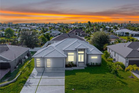 Дом в Кейп-Корал, Флорида 3 спальни № 2009846